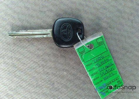 2005 Toyota Corolla Le z USA, uszkodzony, nr VIN JTDBR32EX52056063